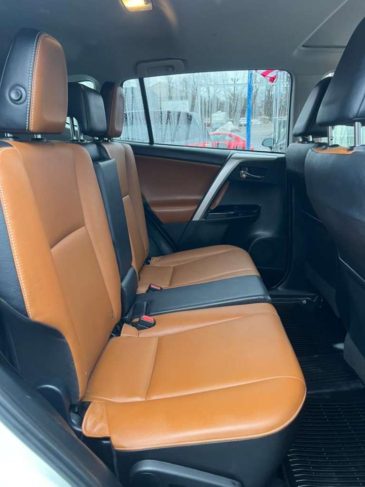 Toyota RAV4 Limited AWD 2017