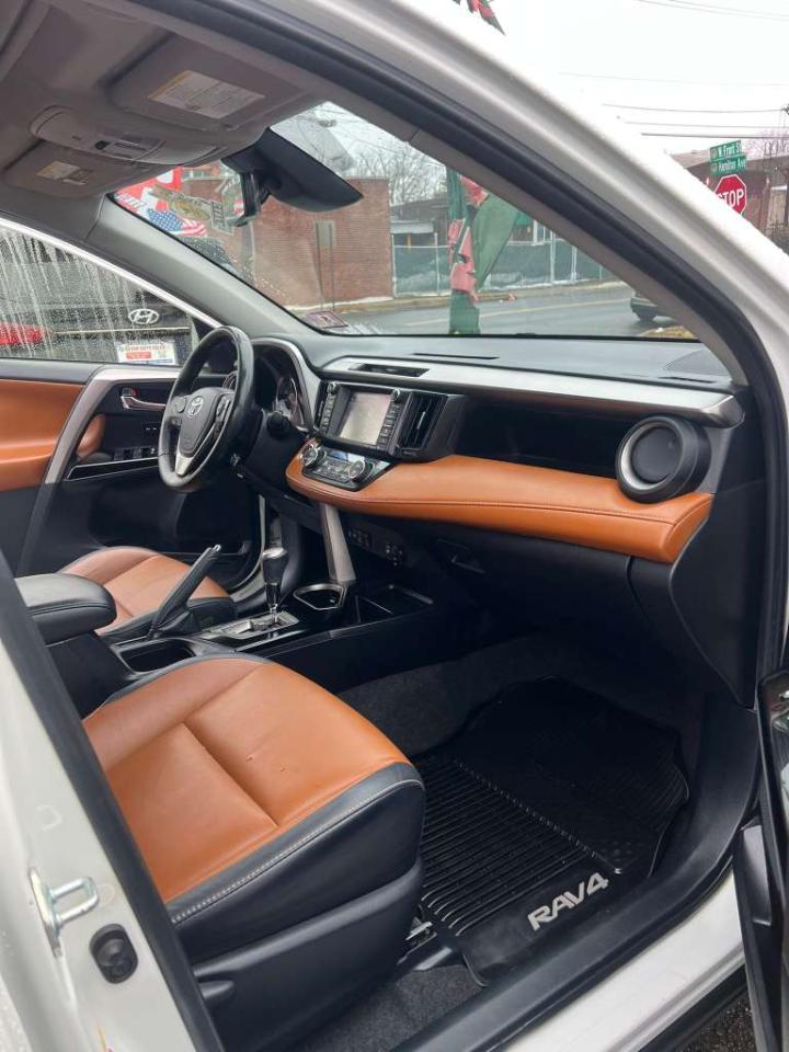 Toyota RAV4 Limited AWD 2017