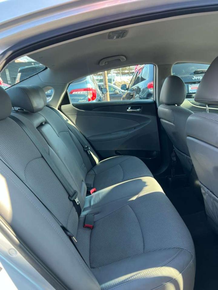 Hyundai Sonata SE 2013