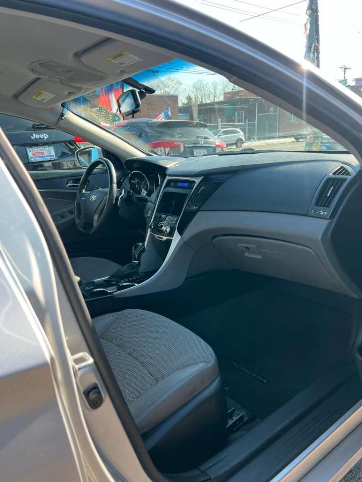 Hyundai Sonata SE 2013