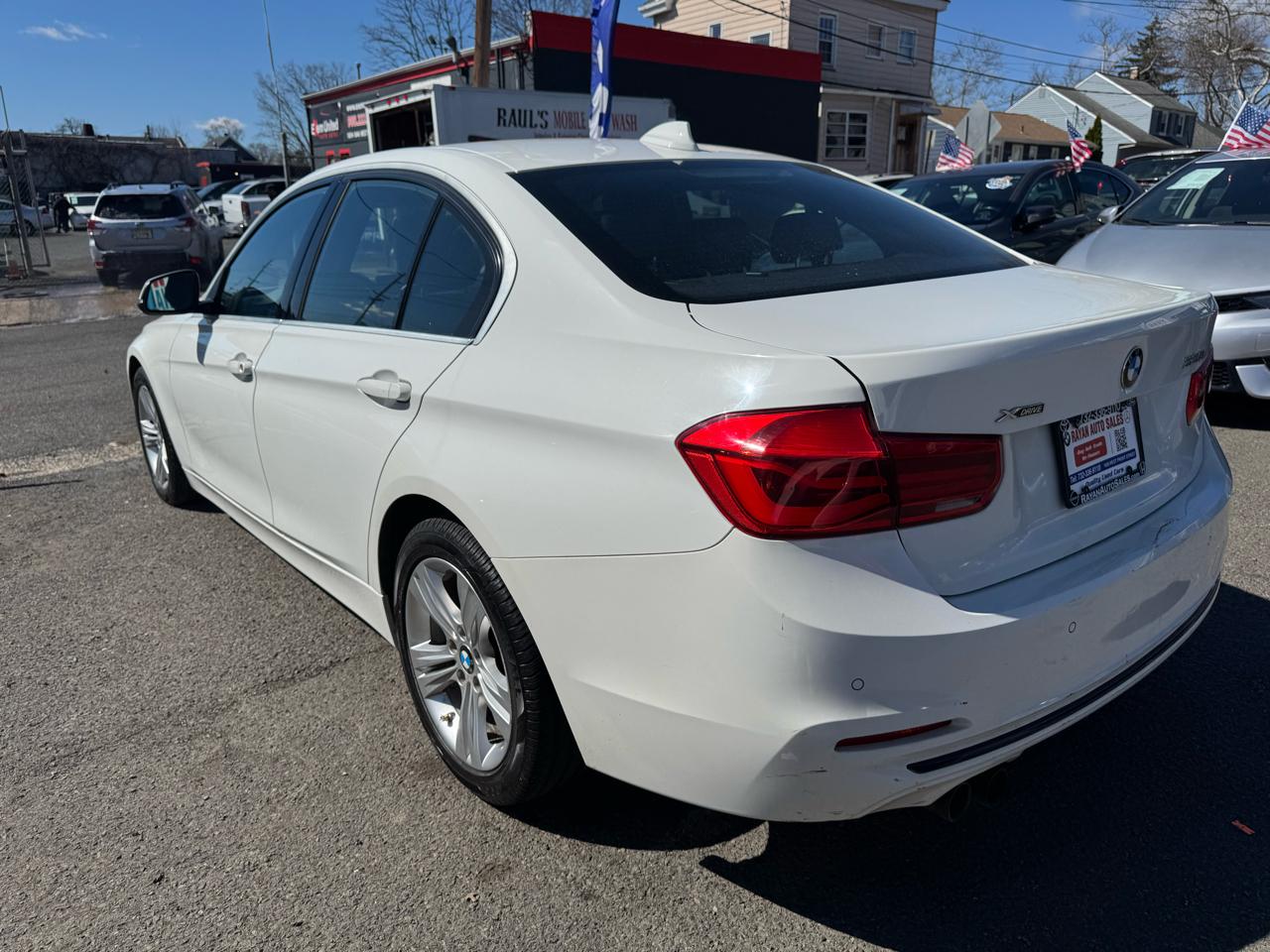 BMW 3-Series 330i xDrive SULEV Sedan 2017