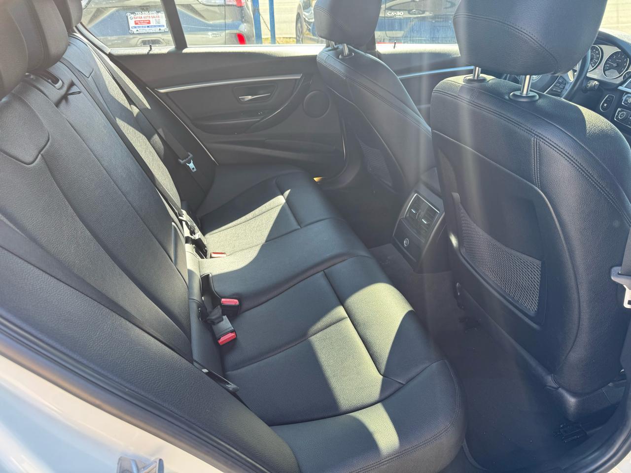 BMW 3-Series 330i xDrive SULEV Sedan 2017