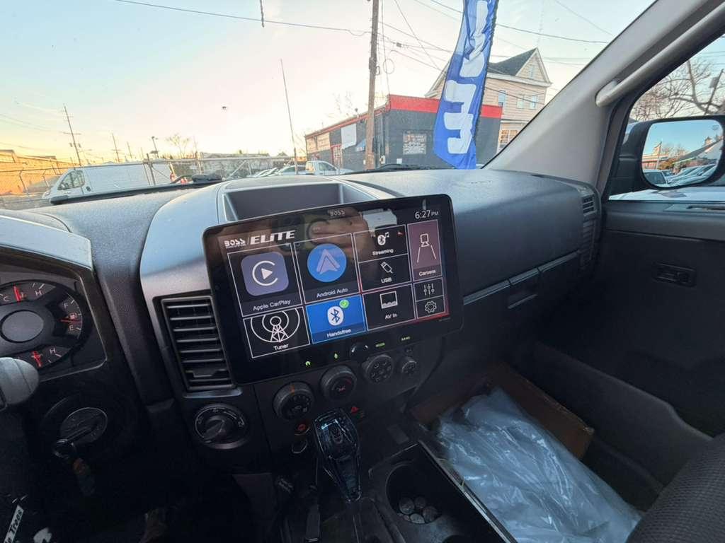 Nissan Armada SE 4WD 2004