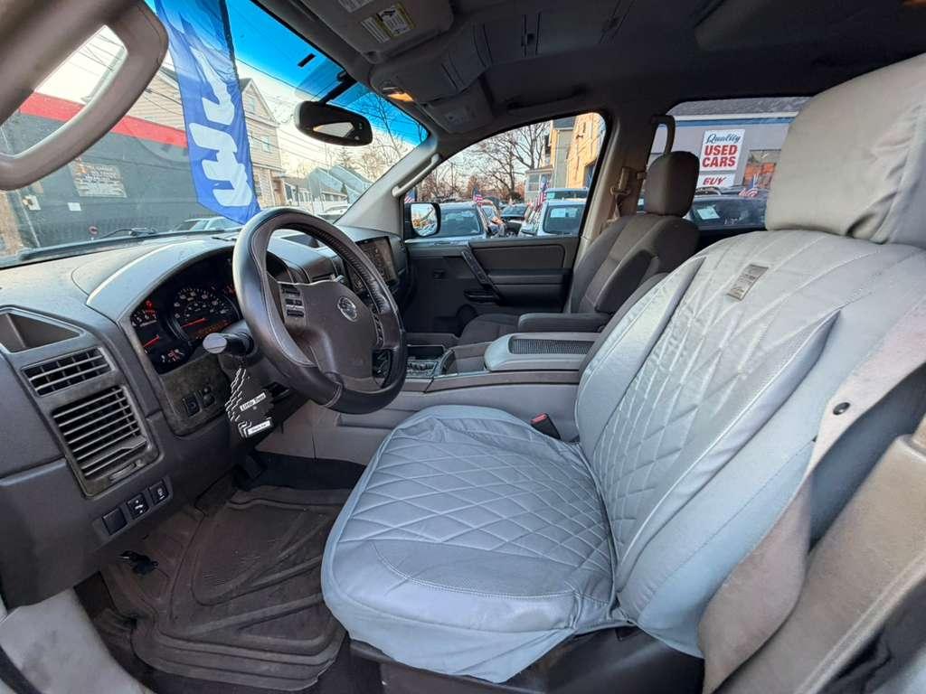 Nissan Armada SE 4WD 2004