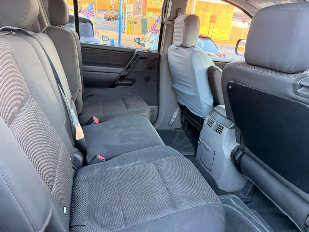 Nissan Armada SE 4WD 2004