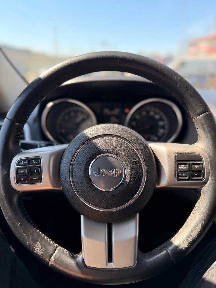 Jeep Grand Cherokee Laredo 4WD 2012