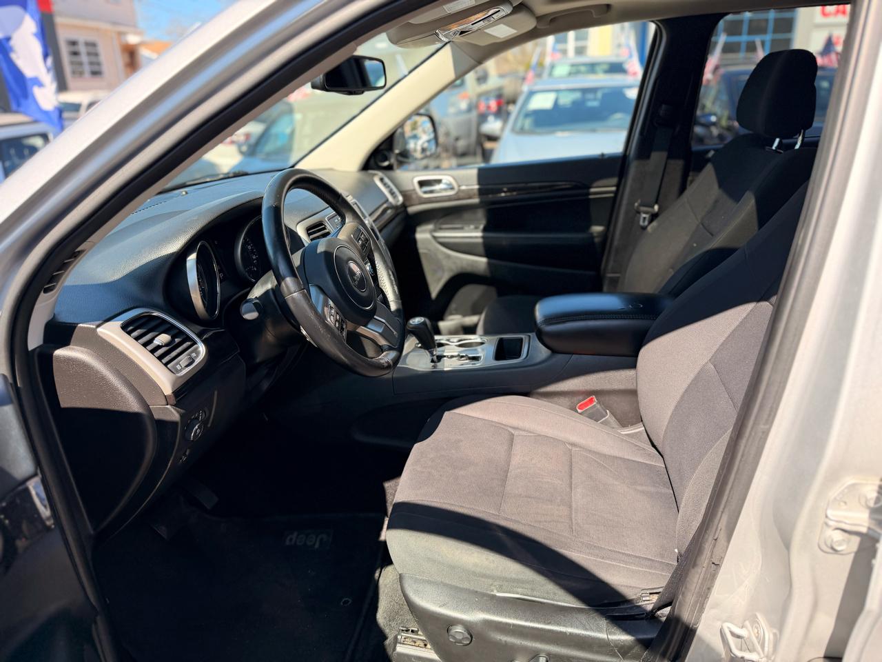 Jeep Grand Cherokee Laredo 4WD 2012