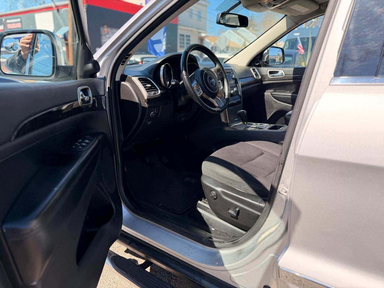 Jeep Grand Cherokee Laredo 4WD 2012