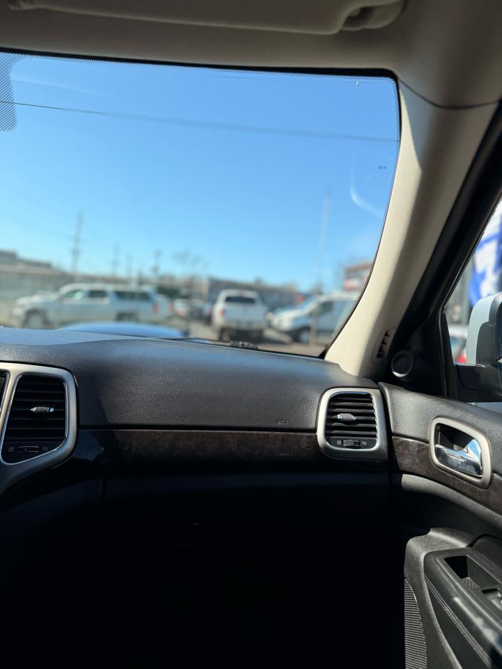 Jeep Grand Cherokee Laredo 4WD 2012