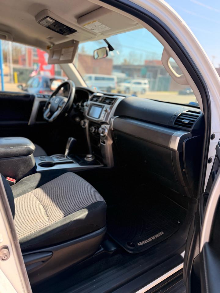 Toyota 4Runner SR5 4WD 2014