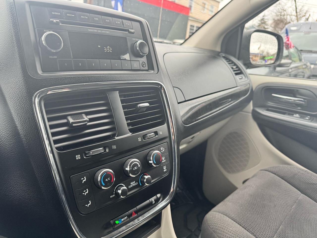 Dodge Grand Caravan SXT 2012