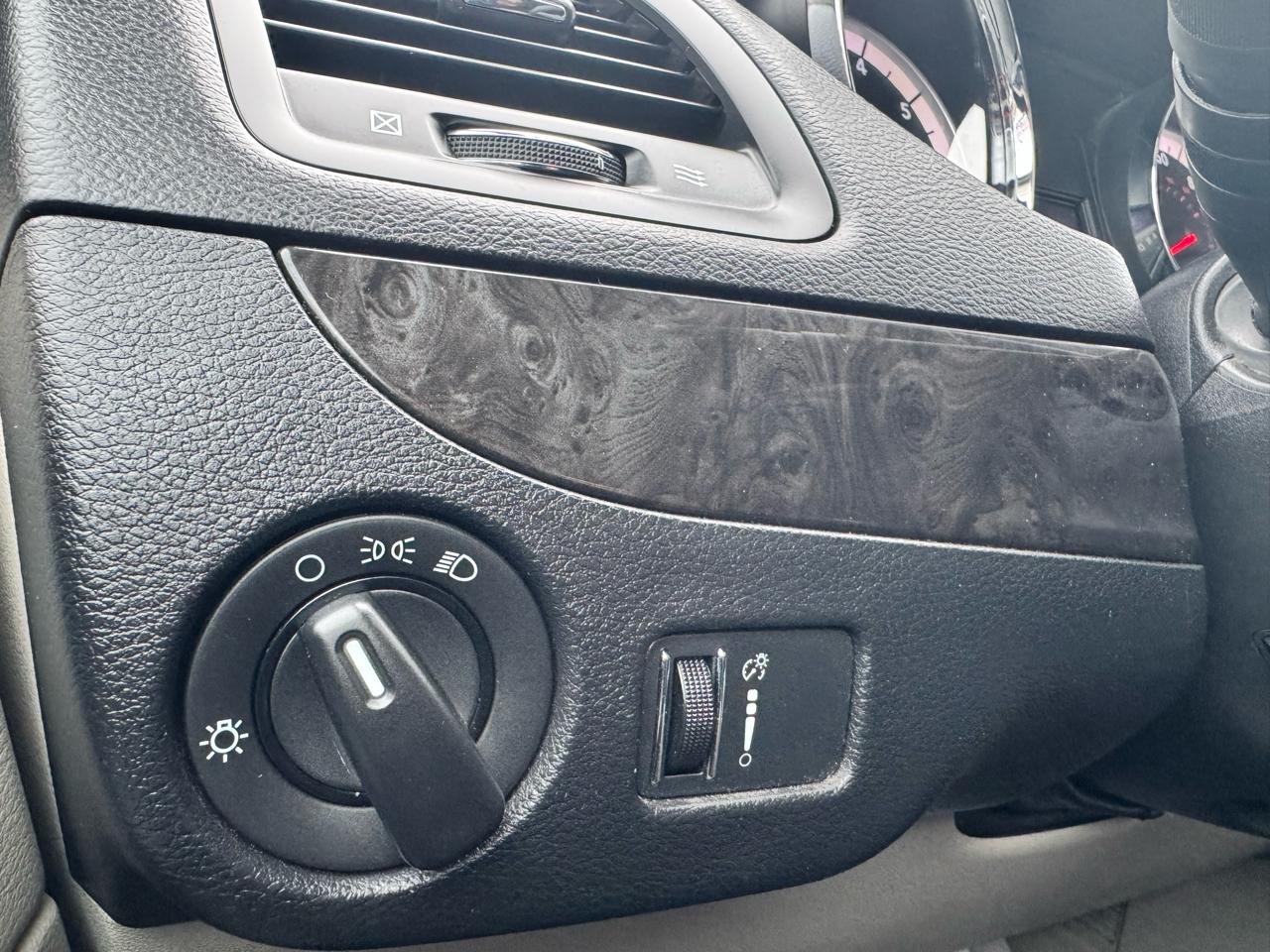 Dodge Grand Caravan SXT 2012