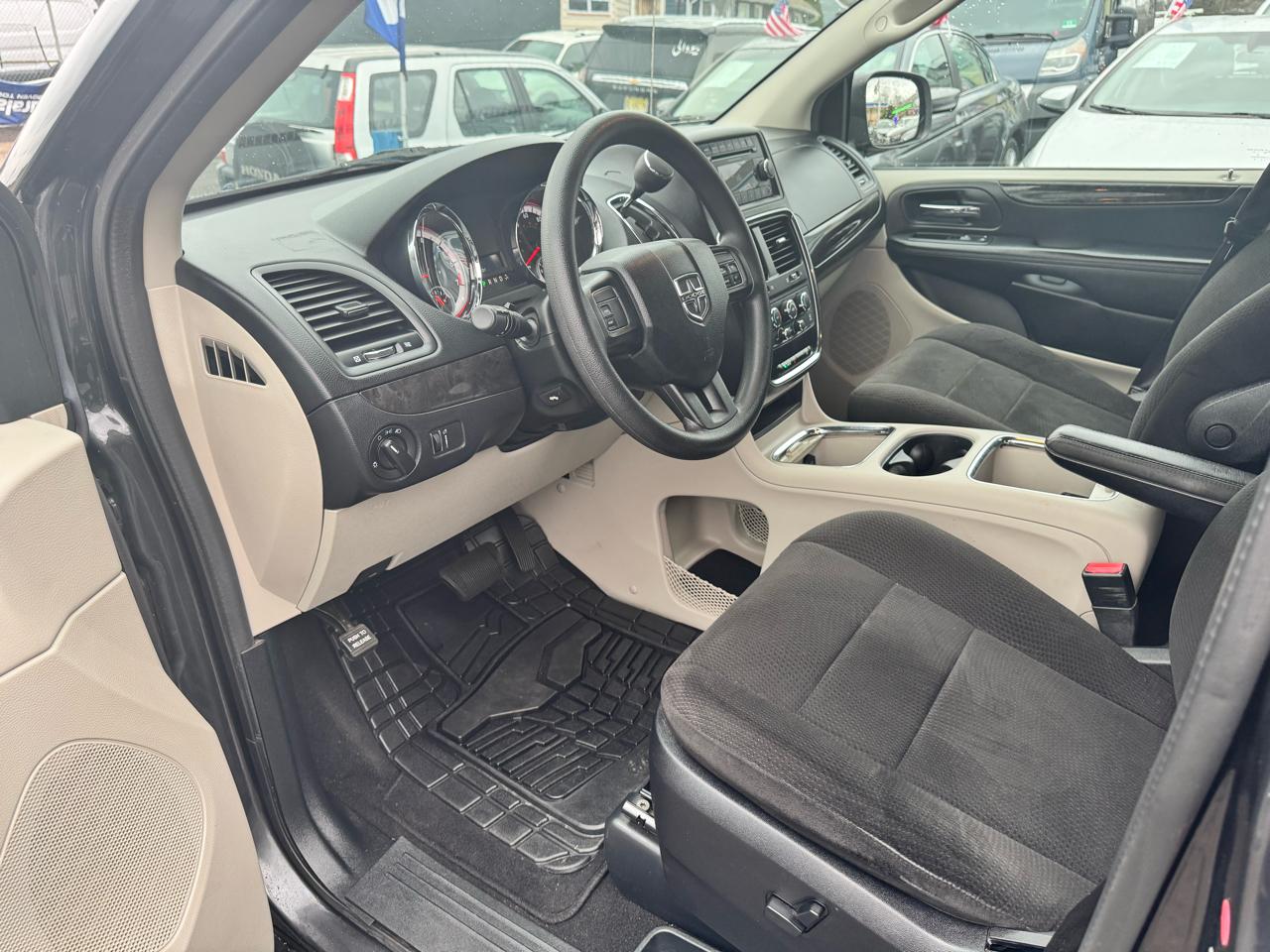 Dodge Grand Caravan SXT 2012