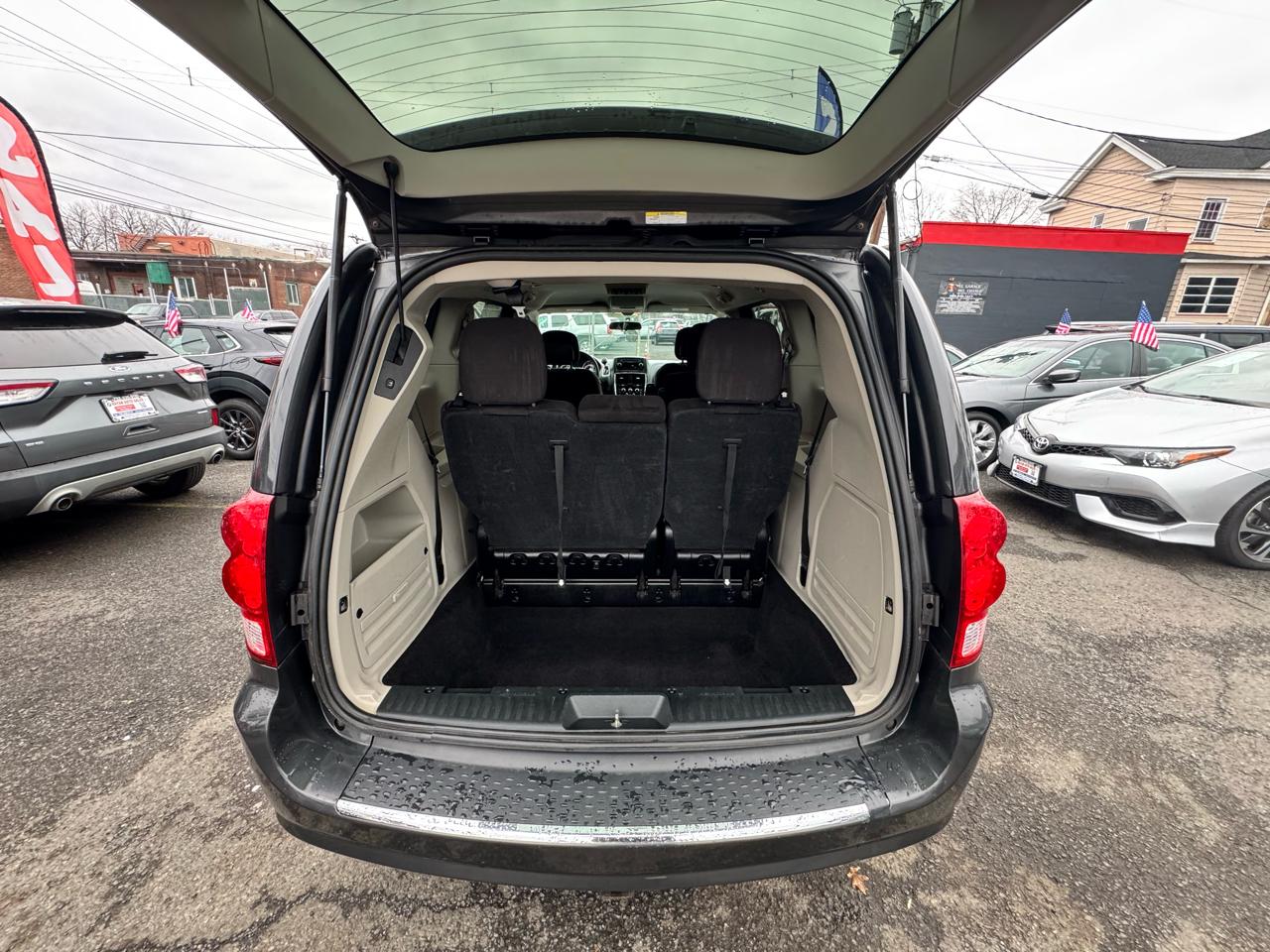 Dodge Grand Caravan SXT 2012