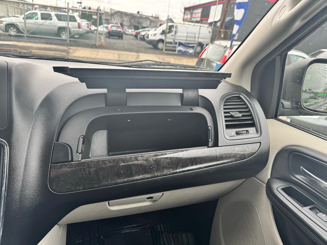 Dodge Grand Caravan SXT 2012