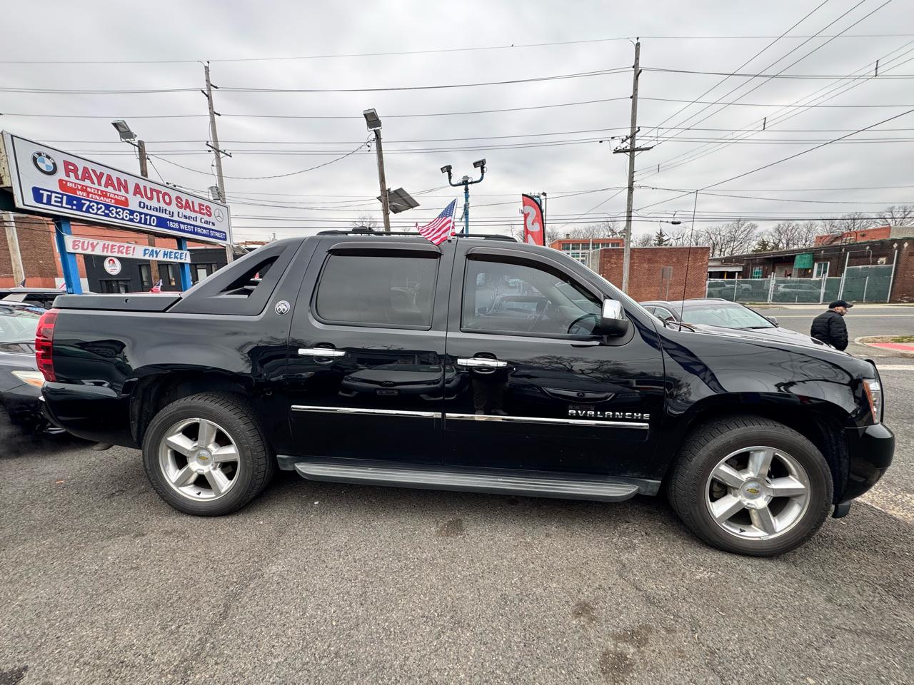 Chevrolet Avalanche LTZ 4WD 2013