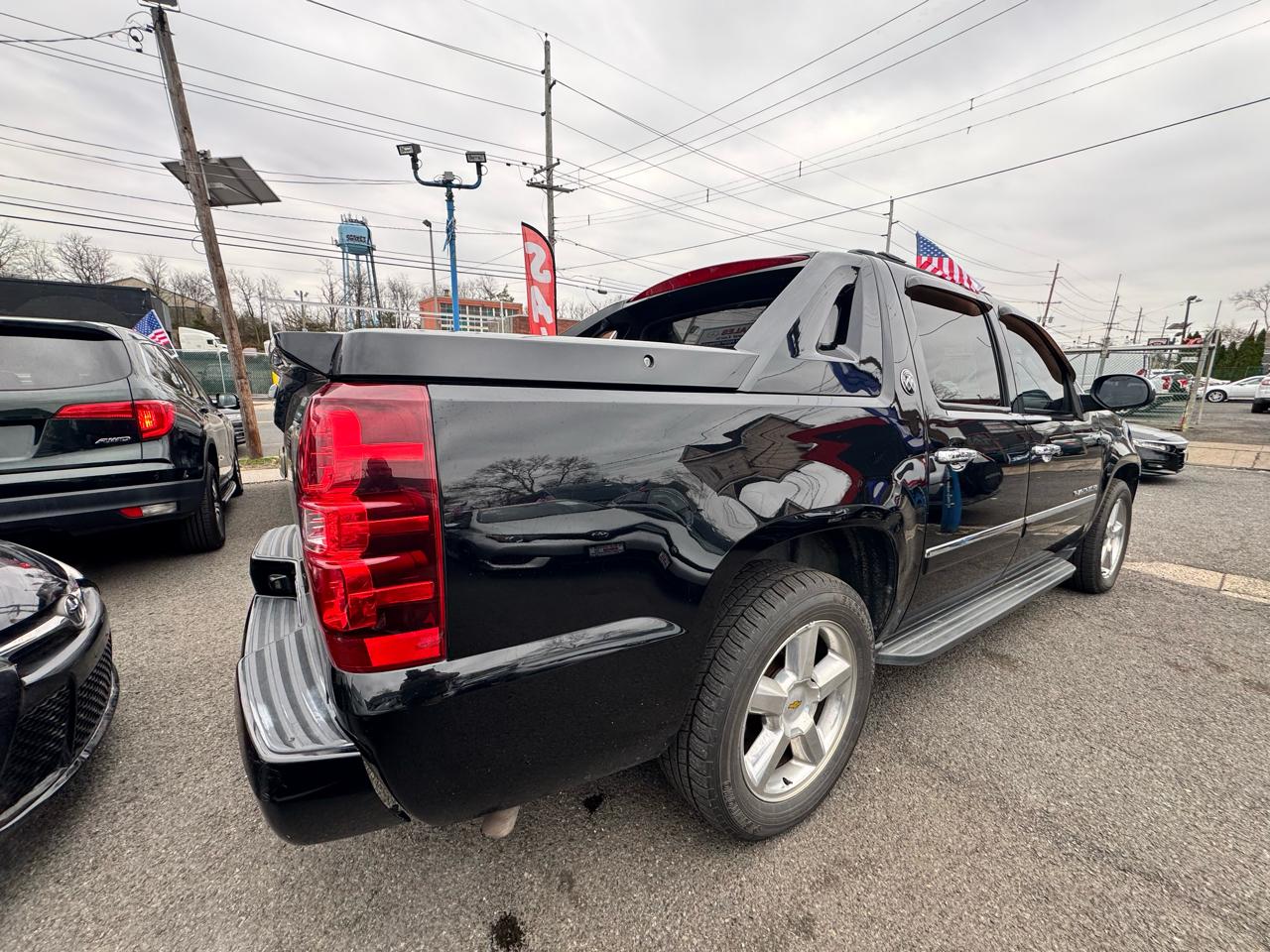 Chevrolet Avalanche LTZ 4WD 2013