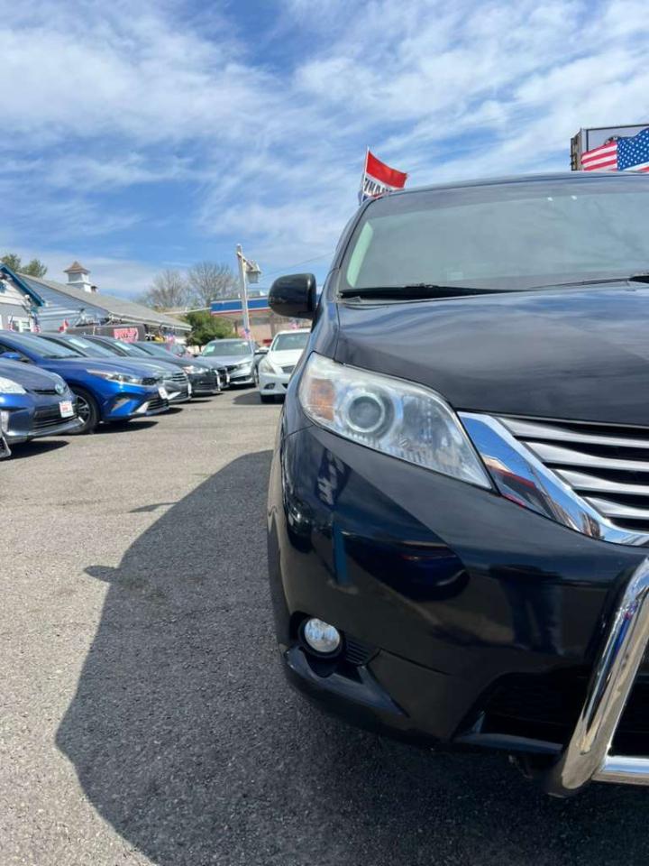 Toyota Sienna Limited Premium 7-Passenger 2017