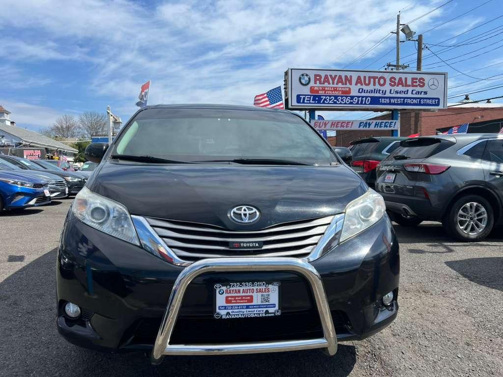 Toyota Sienna Limited Premium 7-Passenger 2017