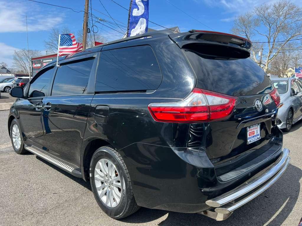 Toyota Sienna Limited Premium 7-Passenger 2017