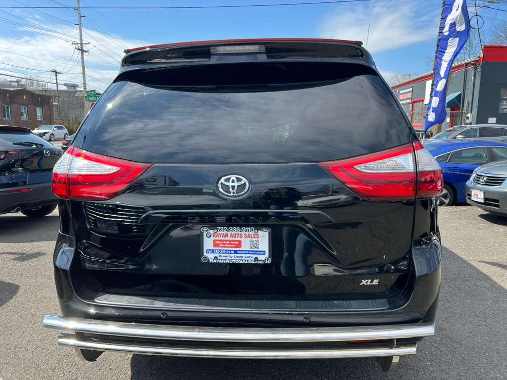 Toyota Sienna Limited Premium 7-Passenger 2017