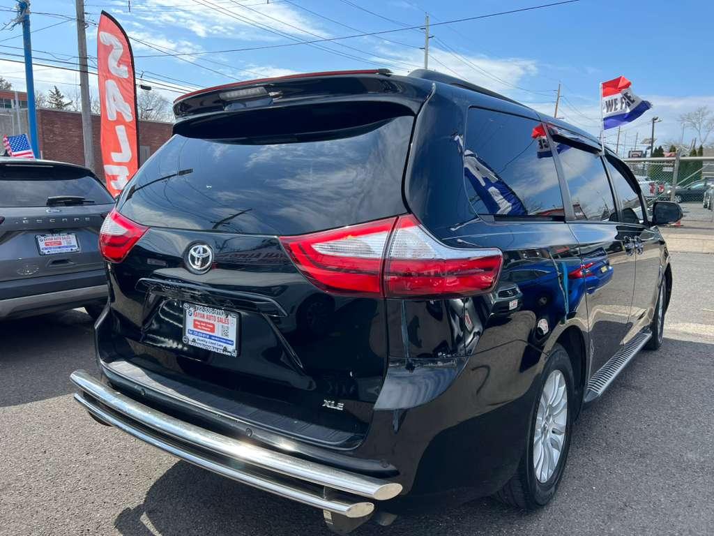 Toyota Sienna Limited Premium 7-Passenger 2017