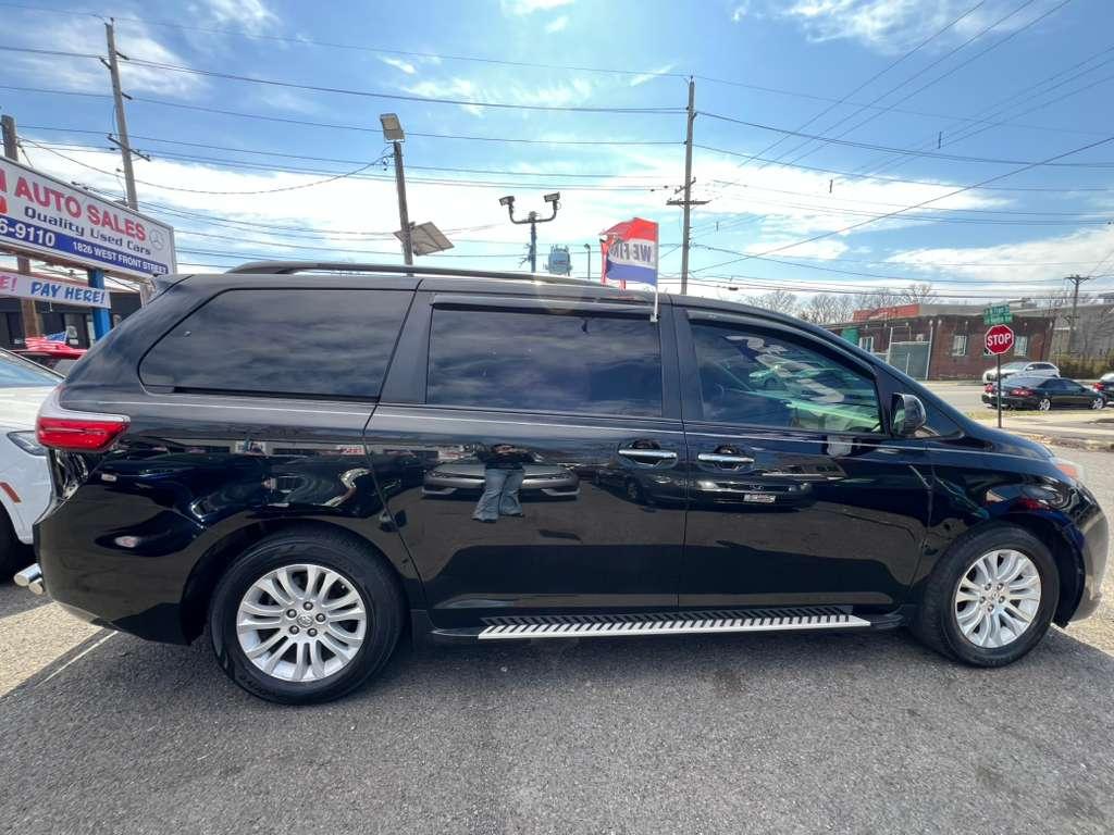 Toyota Sienna Limited Premium 7-Passenger 2017