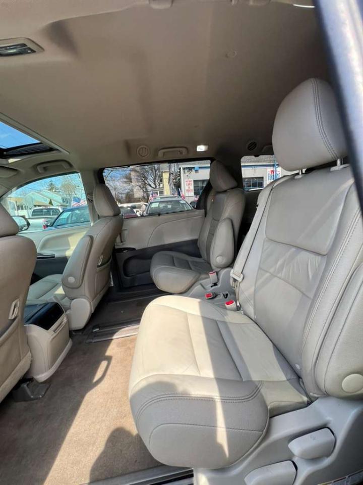 Toyota Sienna Limited Premium 7-Passenger 2017