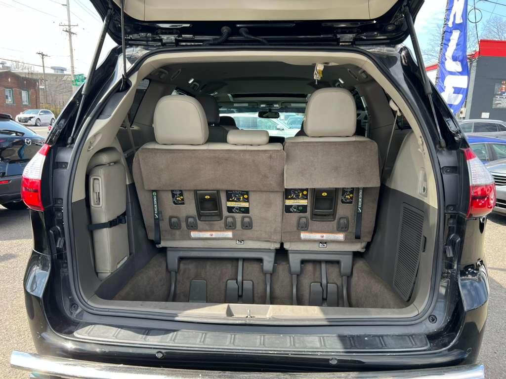 Toyota Sienna Limited Premium 7-Passenger 2017