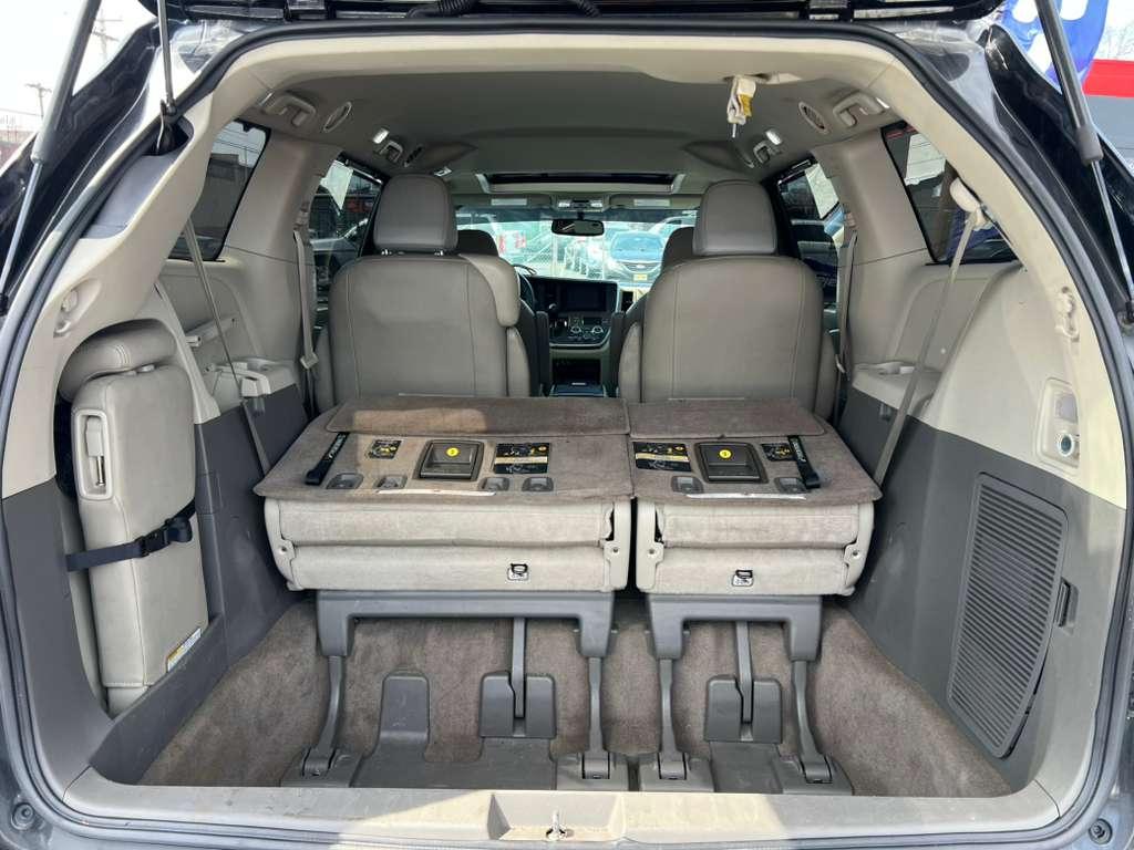 Toyota Sienna Limited Premium 7-Passenger 2017