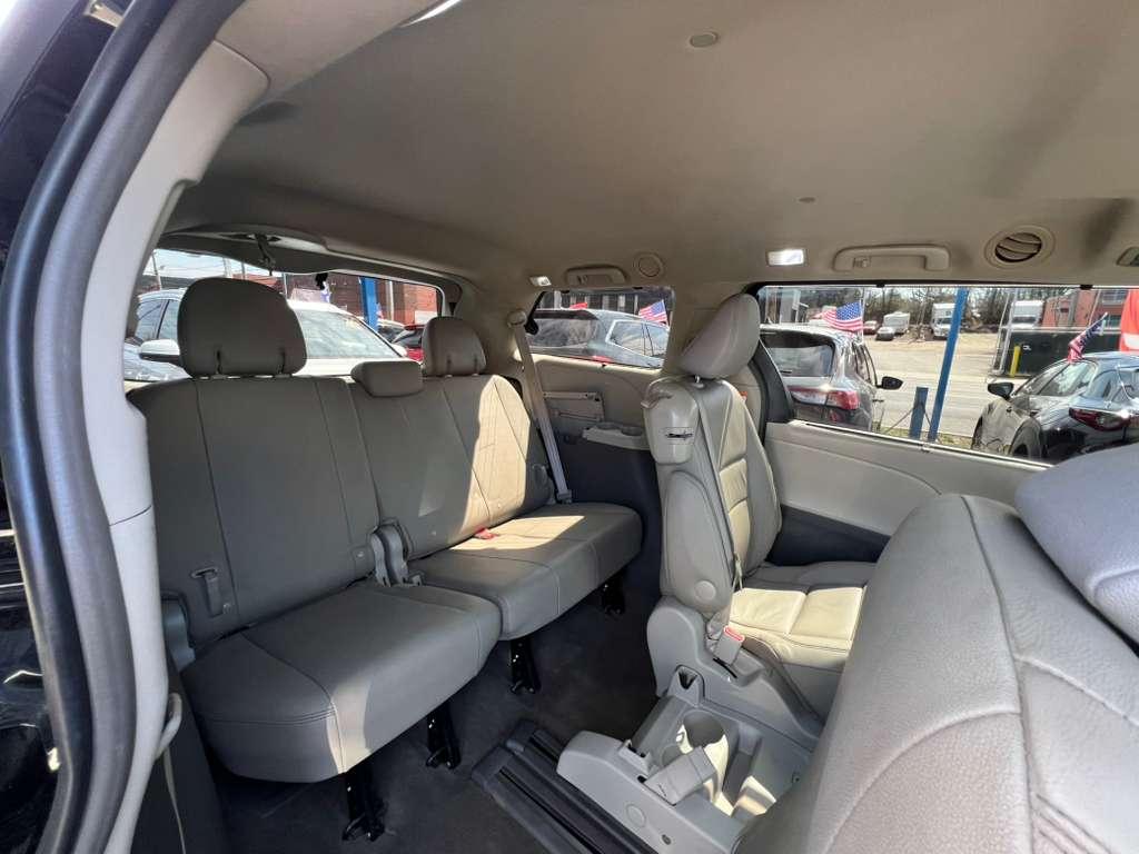 Toyota Sienna Limited Premium 7-Passenger 2017