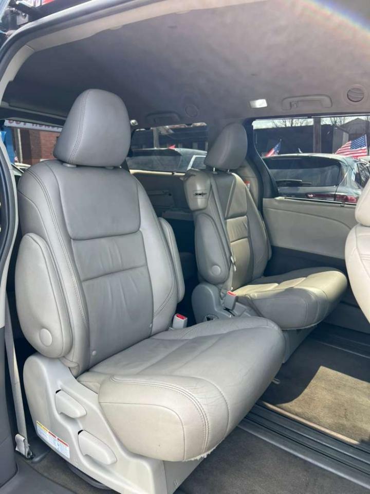 Toyota Sienna Limited Premium 7-Passenger 2017