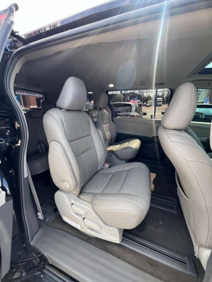 Toyota Sienna Limited Premium 7-Passenger 2017