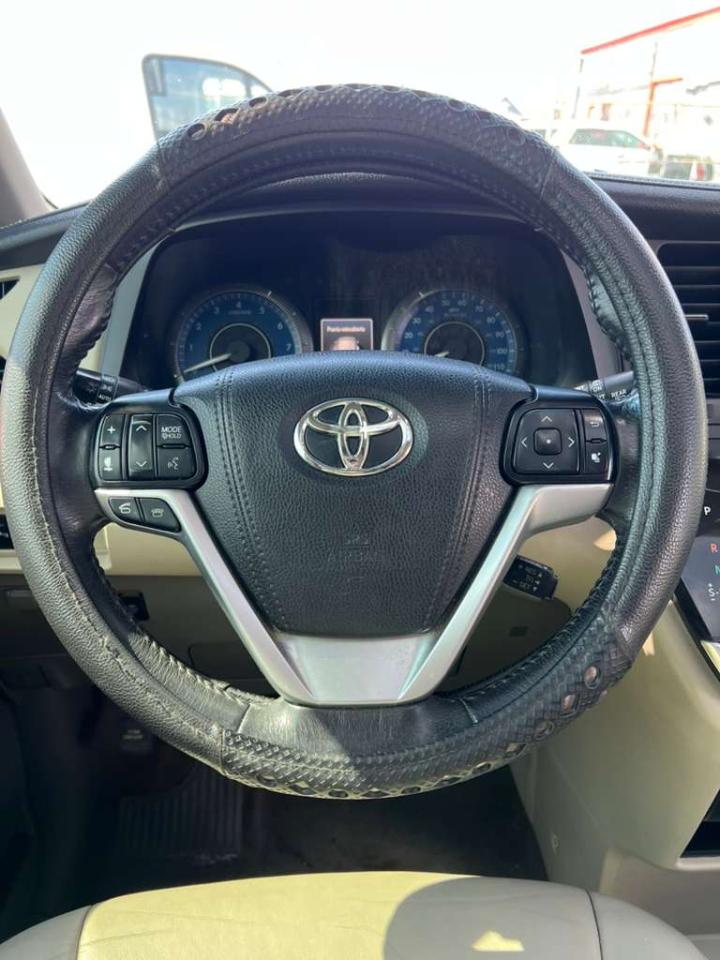 Toyota Sienna Limited Premium 7-Passenger 2017