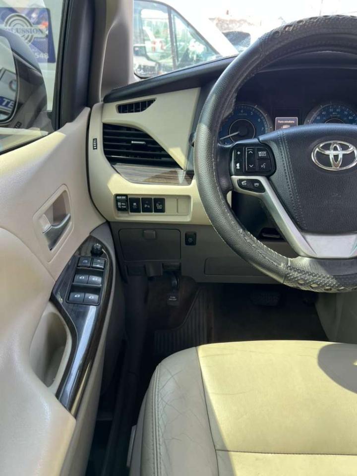 Toyota Sienna Limited Premium 7-Passenger 2017
