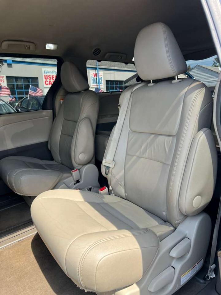 Toyota Sienna Limited Premium 7-Passenger 2017
