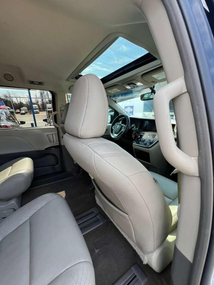 Toyota Sienna Limited Premium 7-Passenger 2017