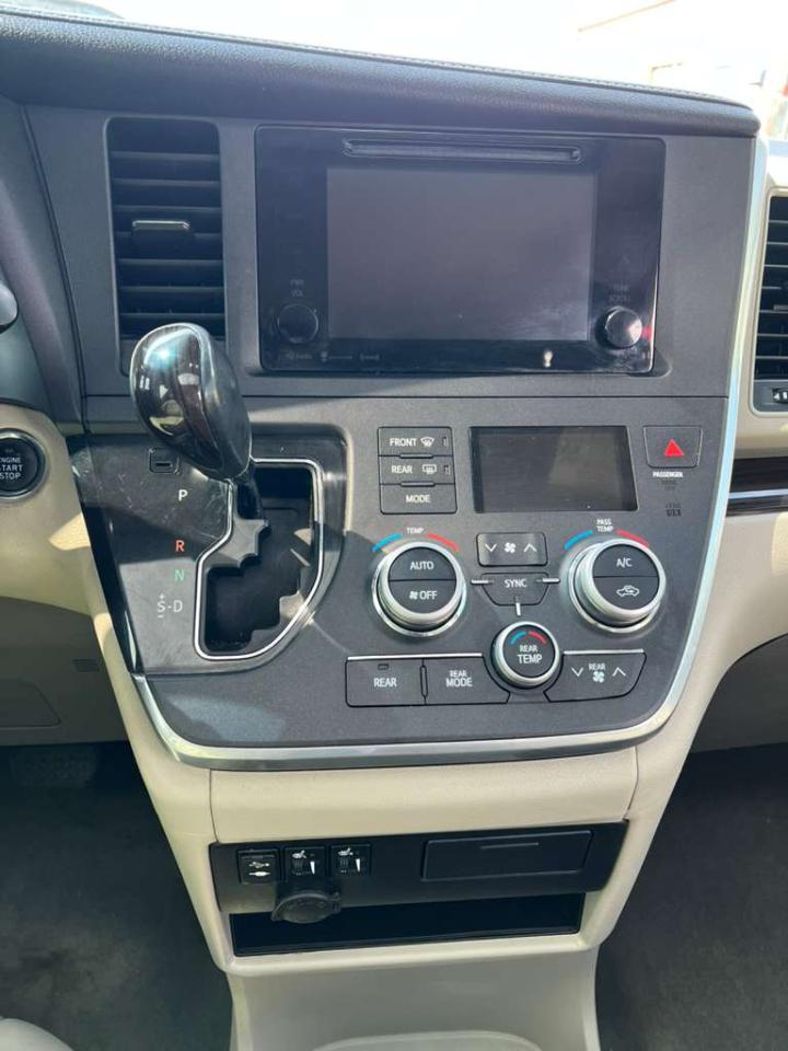 Toyota Sienna Limited Premium 7-Passenger 2017