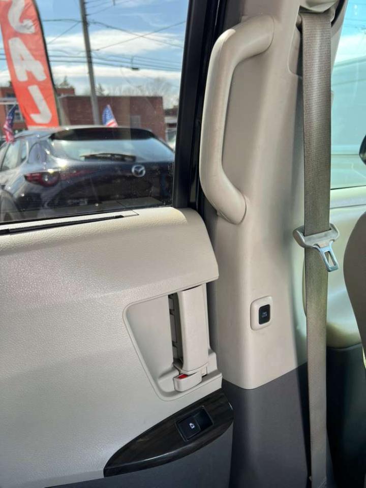 Toyota Sienna Limited Premium 7-Passenger 2017