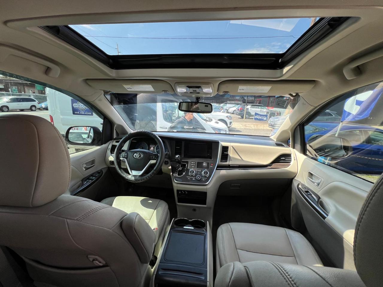 Toyota Sienna Limited Premium 7-Passenger 2017