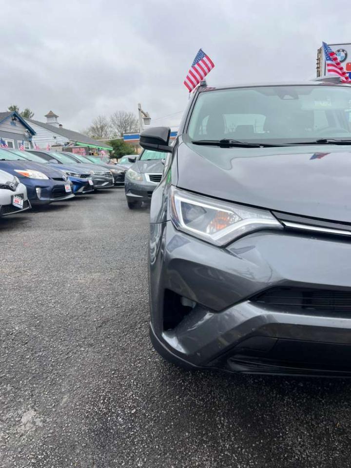 Toyota RAV4 LE AWD 2018
