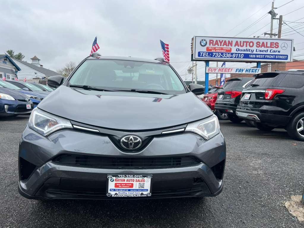 Toyota RAV4 LE AWD 2018