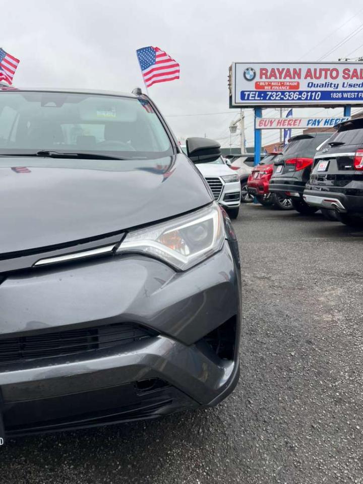 Toyota RAV4 LE AWD 2018