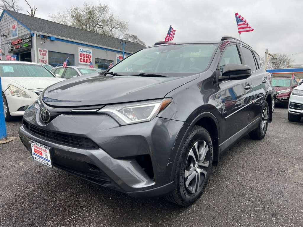 Toyota RAV4 LE AWD 2018