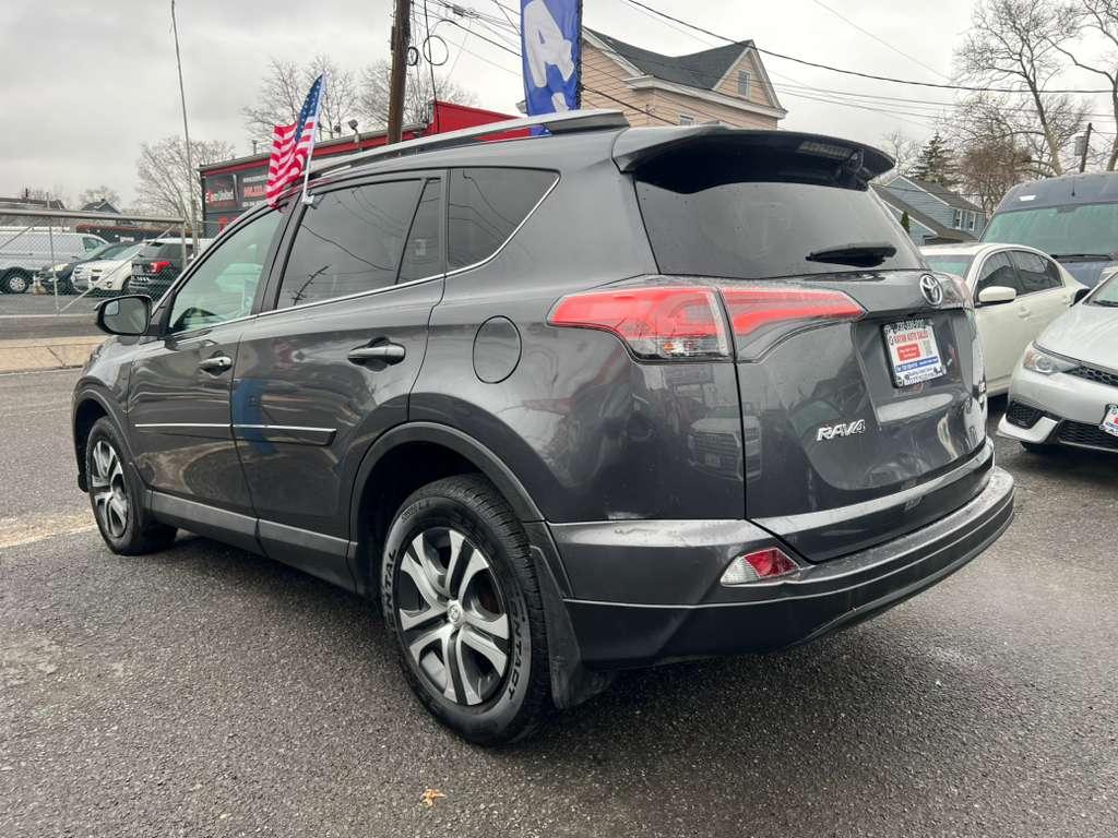 Toyota RAV4 LE AWD 2018