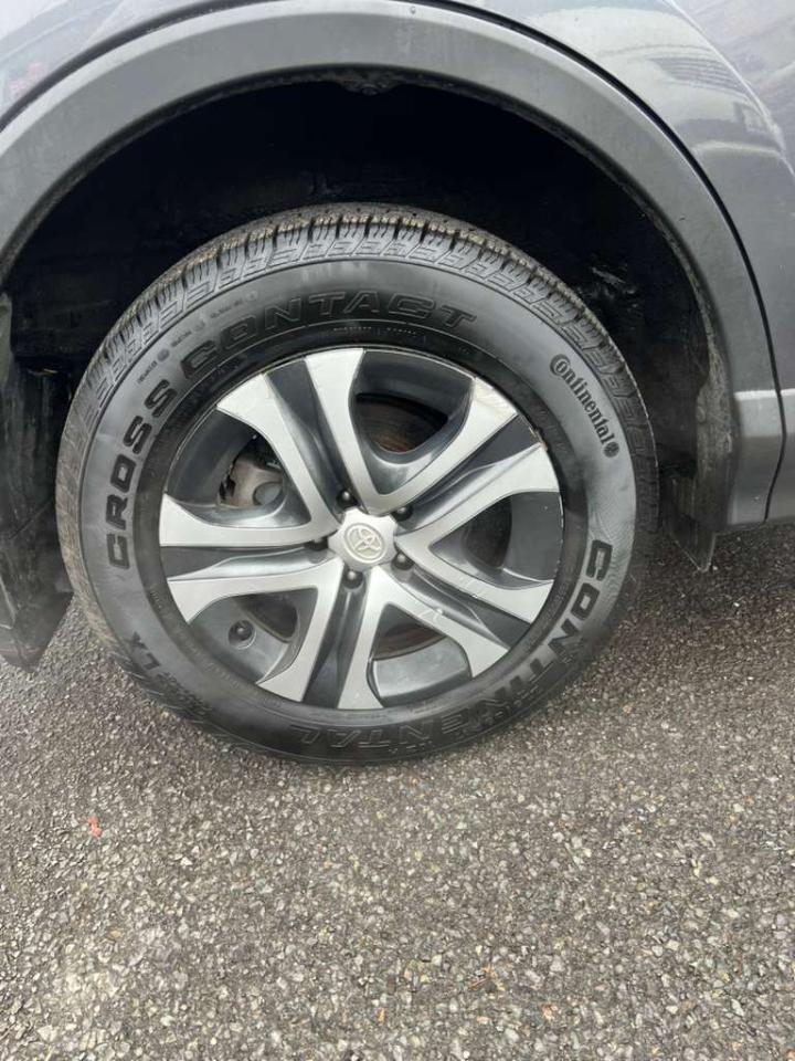 Toyota RAV4 LE AWD 2018