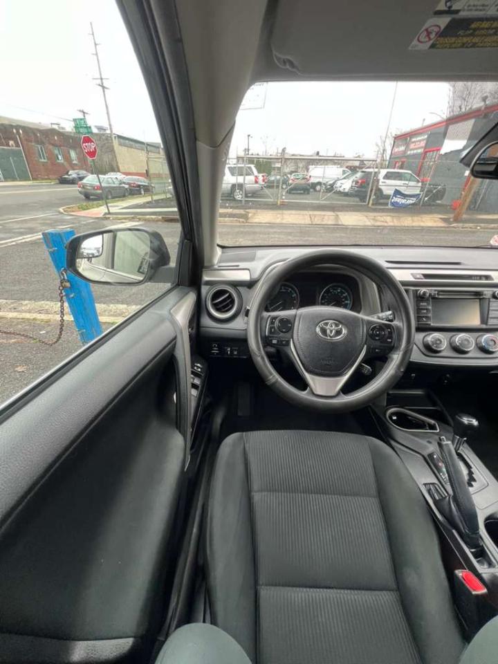 Toyota RAV4 LE AWD 2018