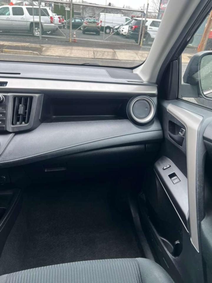 Toyota RAV4 LE AWD 2018