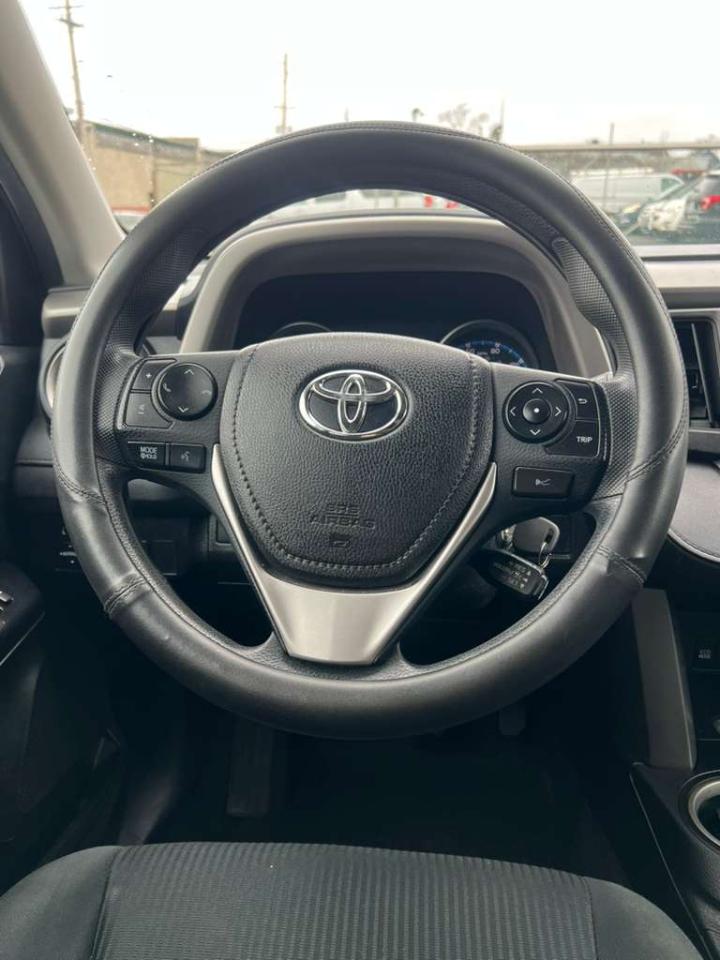 Toyota RAV4 LE AWD 2018