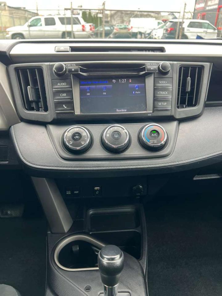 Toyota RAV4 LE AWD 2018